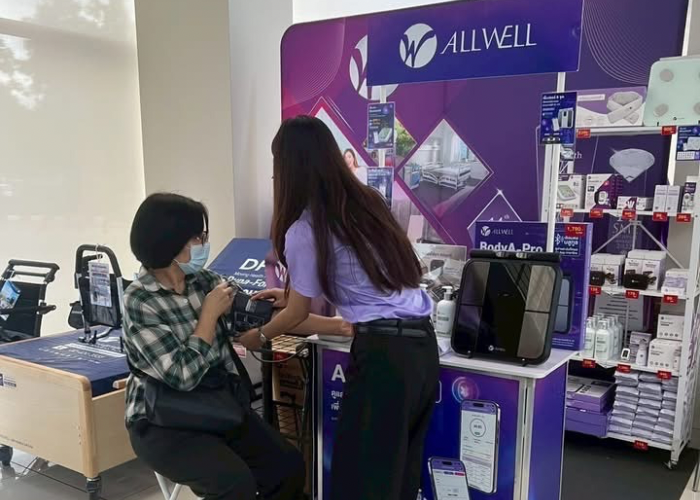 ผู้เข้าชมงานสามารถสัมผัสและทดลองใช้งานผลิตภัณฑ์จริง ณ คลินิกศูนย์แพทย์พัฒนา